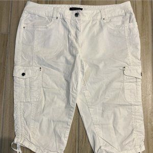 White House Black Market Pedal Pusher 12 White crop "Slim Pedal Pusher"